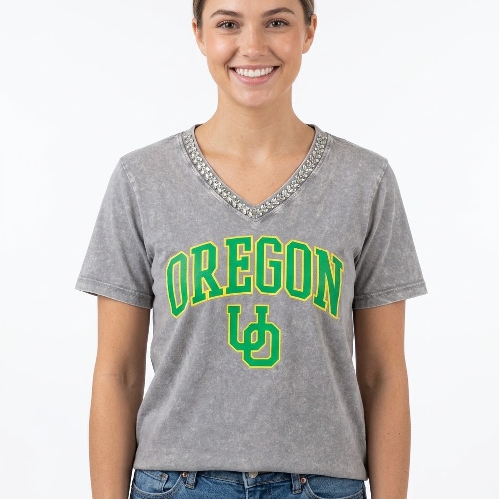 Oregon Ducks Gameday Couture Shirt Women M Grey NWOT Rhinestone Acid Wash V-Neck